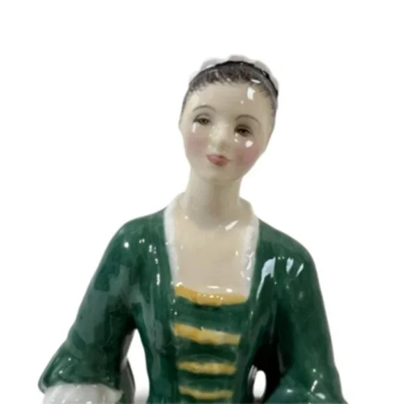 Royal Doulton "A Lady from Williamsburg" | HN 2228 | No box | Vintage - Picture 2 of 5